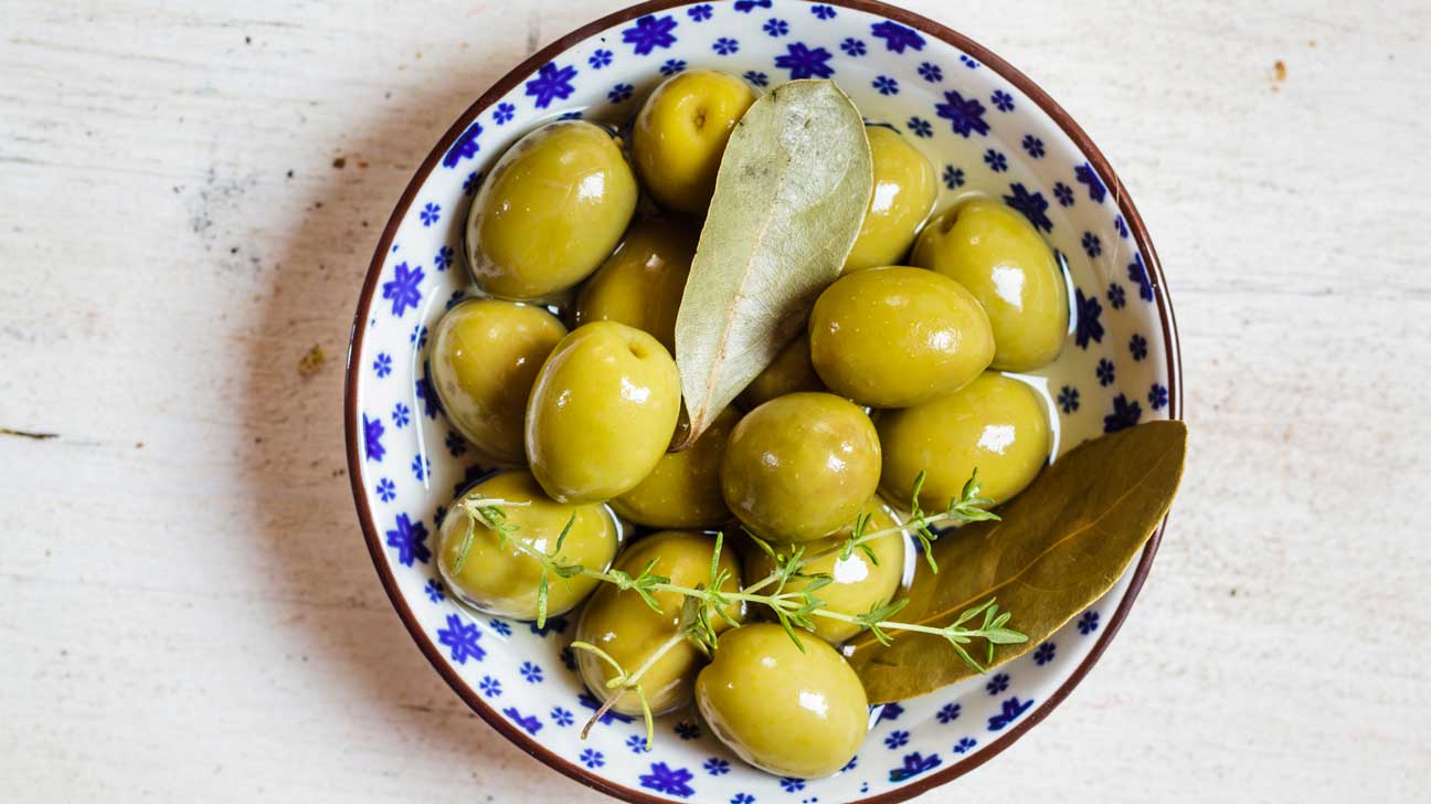 Olives: Discover the Essential Guide to This Unique Fruit’s Health Benefits in 2025